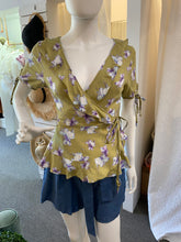 Load image into Gallery viewer, Floral Green Top