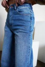 Load image into Gallery viewer, HIGH WAISTED WIDE LEG JEANS