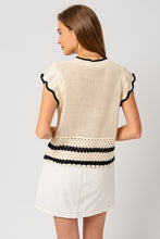 Load image into Gallery viewer, Round Neck Ruffle Sleeveless Color Contrast Top