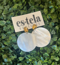 Load image into Gallery viewer, Round Shell Earrings