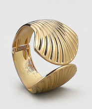 Load image into Gallery viewer, SeaShell Bangle Bracelet