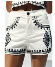 Load image into Gallery viewer, Embroidered shorts