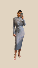 Load image into Gallery viewer, Pleated long Sleeves Maxi Dress