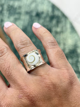 Load image into Gallery viewer, Silver Shell Ring
