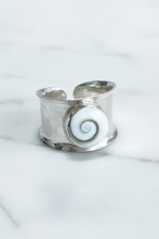 Load image into Gallery viewer, Silver Shell Ring