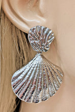 Load image into Gallery viewer, Silver Sea Shell Earrings